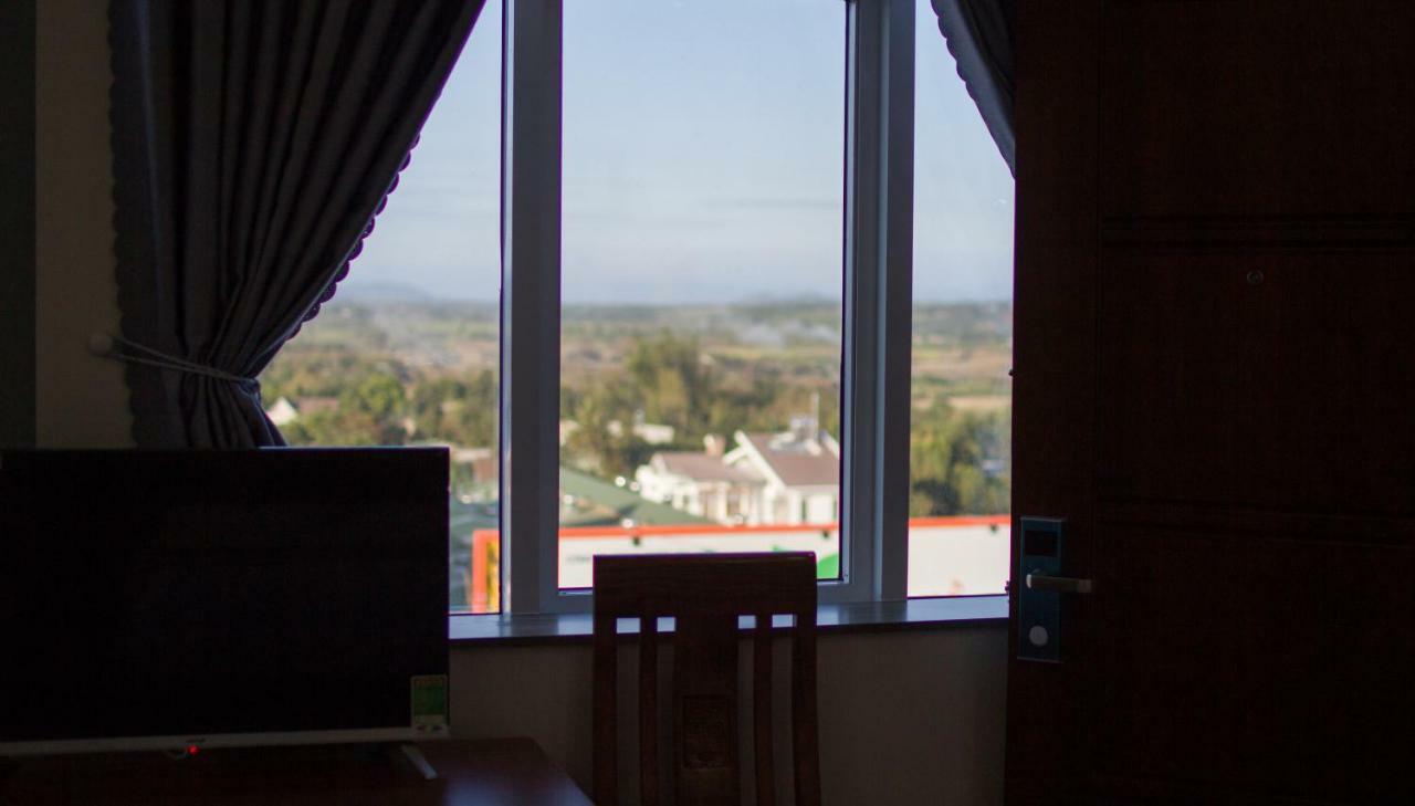 Hotel Nguyen Phuoc Pleiku Zewnętrze zdjęcie